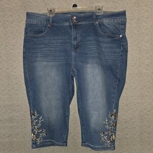 Sandpiper Jeans Embroidered Floral Capri Women's Size 22W Medium Wash Blue Denim